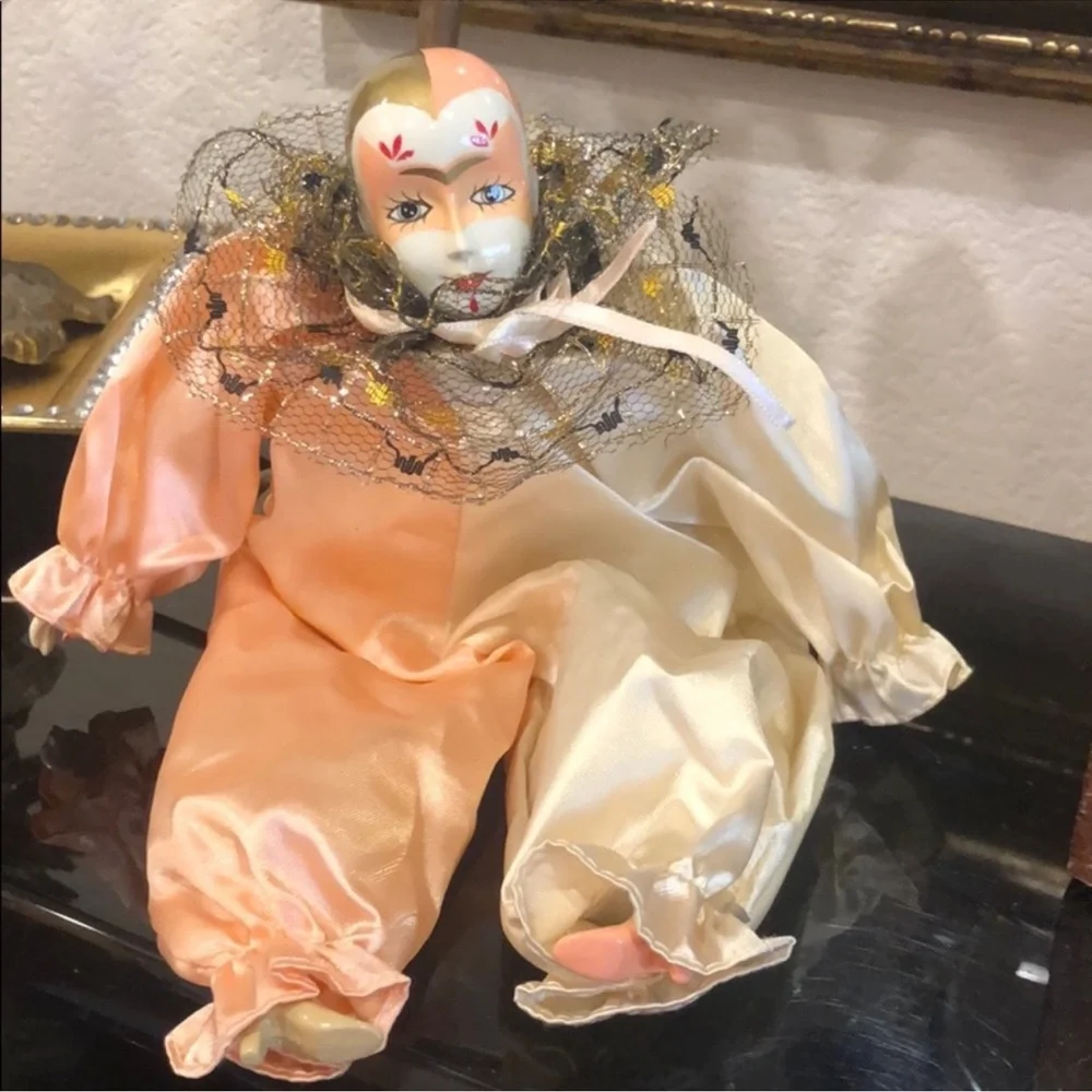 Decorative Mask with Lace and Ribbon - Picture 8 of 10